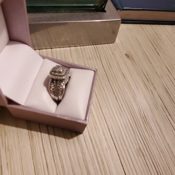 Wedding ring - Picture 3 of 4